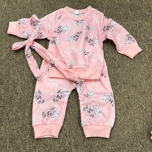 Cute little 3 piece outfit size 3 - 6 mod